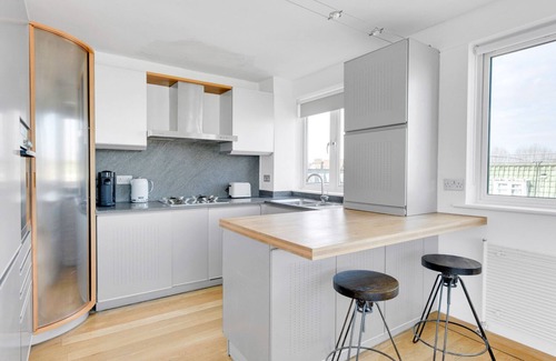 Abingdon Apartment | Luxe Kensington 2BR w/Roof Terrace, 5 mins to Earls Court, by Blueground