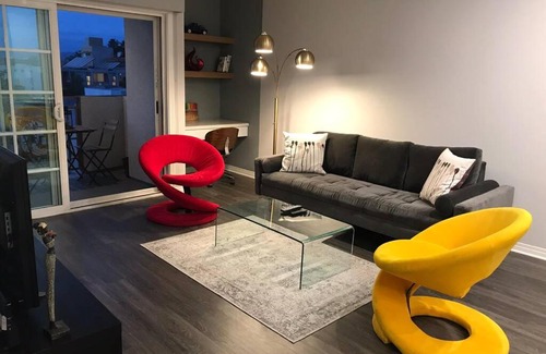 Miracle Mile Apartment | Luxurious and Modern 2bed/2bath Apt near The Grove