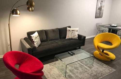 Miracle Mile Apartment | Luxurious and Modern 2bed/2bath Apt near The Grove