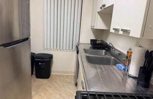 Miracle Mile Apartment | Luxurious Apt in Park La Brea