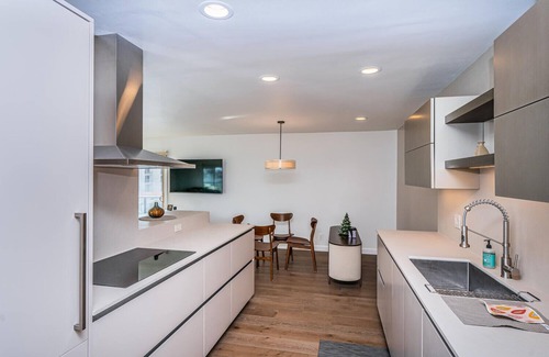 Village of La Jolla Condo | Luxurious Coastal Views