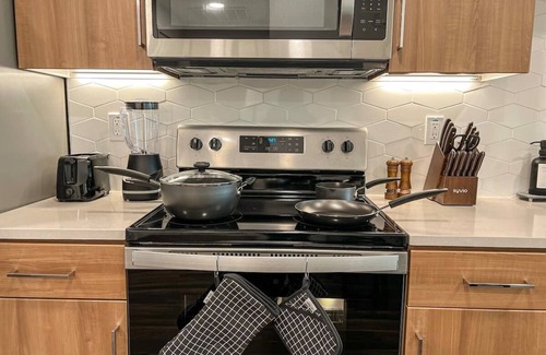 Beverly Hills Apartment | Luxurious Mid-Hollywood (City View+Free Parking) 10min to Universal Studios
