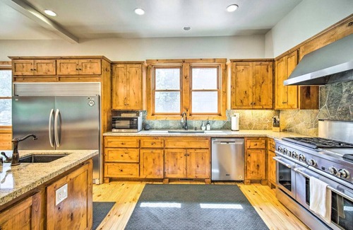 Upper Moonridge Cabin | Luxurious & Spacious < 3 miles to Ski Resort