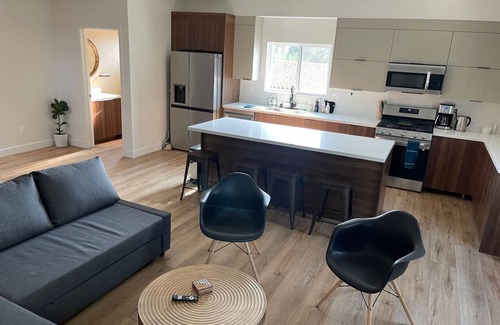 Sherman Oaks Condo | Luxurious Townhome W 3 Master Suites gated Parking