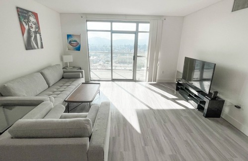 NoHo Arts District Apartment | Luxury 2 Bed, 2 Bath Apt with Private Balcony - 10 min to Burbank
