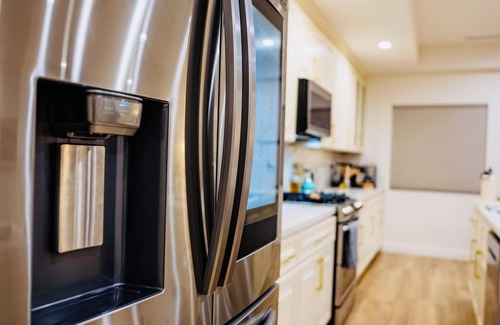 North Hollywood House | Luxury 2BR Retreat with Glamping Tent Near Universal Studios, Hollywood!