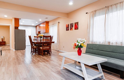 Santa Clara House | Luxury 3 BR Home By Levy's Great America Conv Ctr