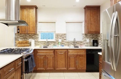 Fairfax District House | Luxury 5 bedroom + 3 bathroom home La Brea A+n