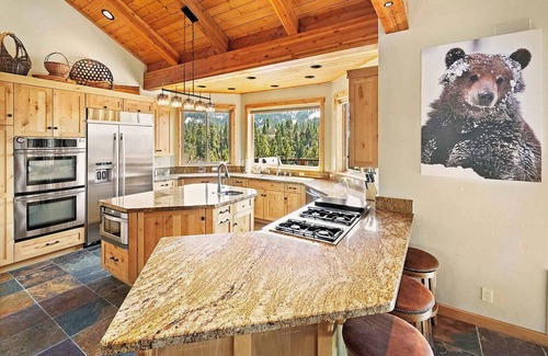 Upper Moonridge Cabin | LUXURY 6 Bedroom Retreat w/6 En-Suite Bathrooms! Sprawling Deck w/Beautiful Mountain/Slope Views! Shuffleboard + Foosball! Gourmet Kitchen & Bar! Less Than 1 Mile to Bear Mountain Resort & Golf Course!