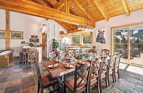 Upper Moonridge Cabin | LUXURY 6 Bedroom Retreat w/6 En-Suite Bathrooms! Sprawling Deck w/Beautiful Mountain/Slope Views! Shuffleboard + Foosball! Gourmet Kitchen & Bar! Less Than 1 Mile to Bear Mountain Resort & Golf Course!