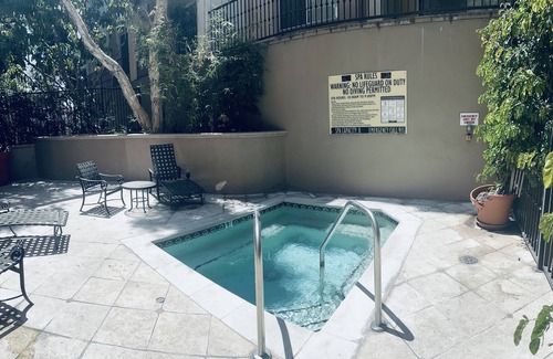 NoHo Arts District House | Luxury apartment located in NoHo with a beautiful view of the hills