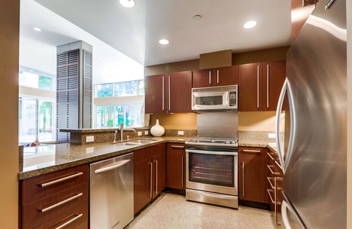 East Village Condo | Luxury furnished 2BR/2BA 18th floor unit, stunning city, bay and Petco views
