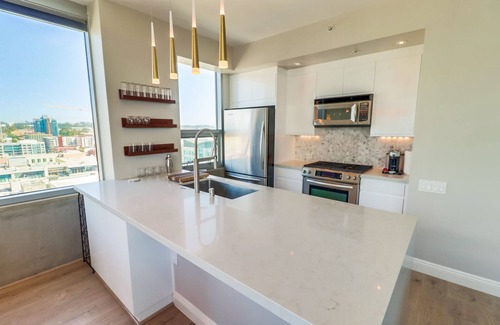 East Village Condo | Luxury furnished 2BR/2BA 18th floor unit, stunning city, bay and Petco views