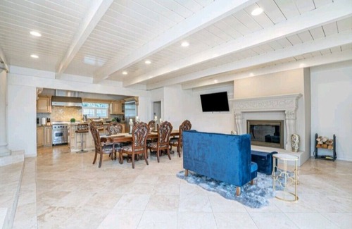 Spring Valley House | Luxury Home Centrally Located to all of San Diego s Attractions