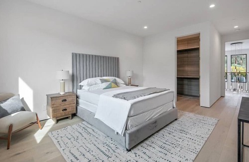 Westwood House | Luxury, Modern 6 Bedroom Farmhouse