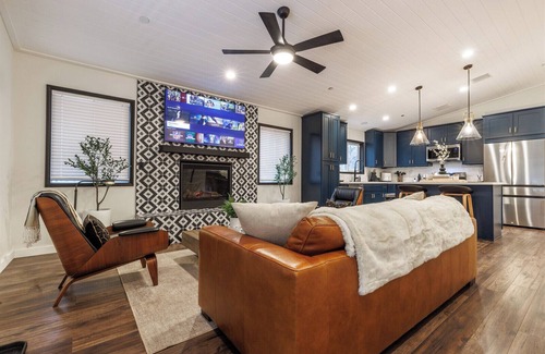 Sugarloaf Cabin | Luxury Modern Cozy Alpine Oasis HotTub+Cinema Room+Firepit