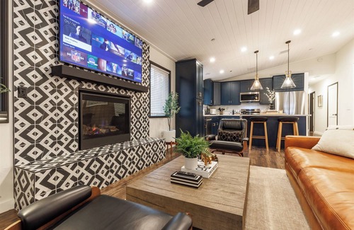 Sugarloaf Cabin | Luxury Modern Cozy Alpine Oasis HotTub+Cinema Room+Firepit