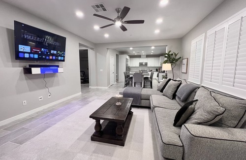 Mount Helix House | Luxury Private Oasis- 2 King Suites - Pool-Spa-Fire Pit-Sauna-Arcades-Playground