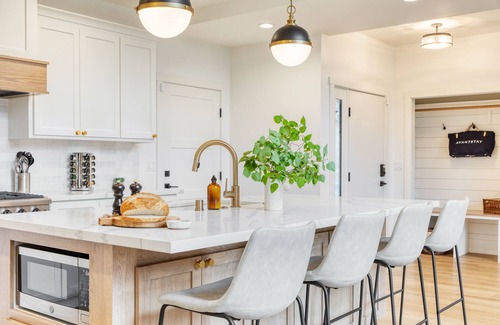 Lake Arrowhead House | Luxury Retreat, 5mins to the Lake | Game Room + Fire Pit | Howlite by AvantStay