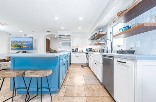 Balboa Peninsula Condo | Luxury Single-Family Vacation Home | Roof-Top Deck and A/C | The Perfect Vacation Headquarters!