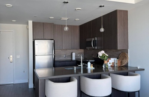 Financial District Apartment | Luxury Skyline in the heart of DTLA