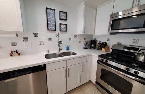 Anaheim Resort Condo | Magic Mouse Vacation Rentals #3 ~ Entire Condo Next to Disneyland