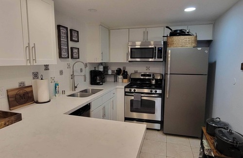 Anaheim Resort Condo | Magic Mouse Vacation Rentals #3 ~ Entire Condo Next to Disneyland