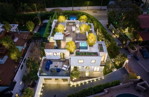 Trousdale Estates House | Magnificent new architectural private and gated community in Beverly Hills flats