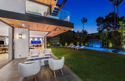 Trousdale Estates House | Magnificent new architectural private and gated community in Beverly Hills flats