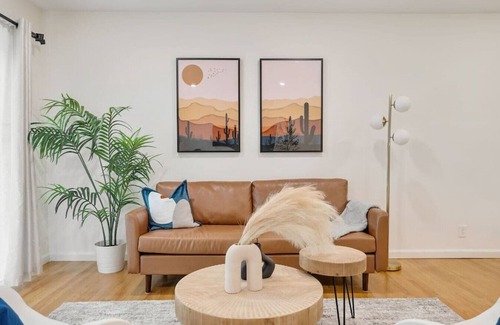 Northwest Anaheim House | Main + ADU Home 8 mins to Disney | Playground