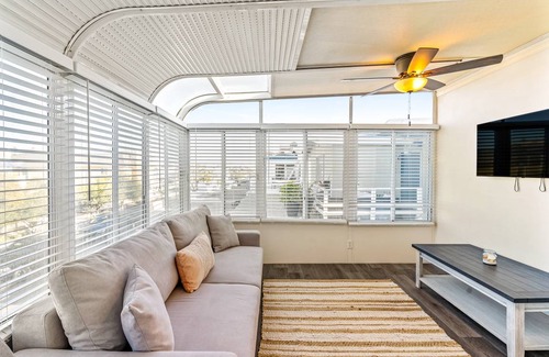 Santa Ana Heights House | Maisonette ∙ 5 bedrooms ∙ 12 guests