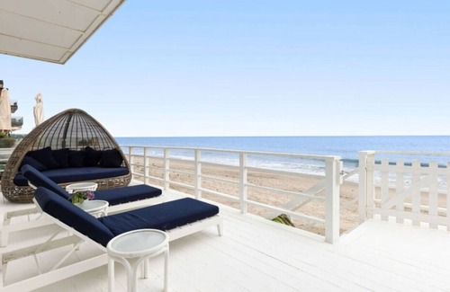 Eastern Malibu House | Malibu Beachfront on Carbon Beach with Hot Tub