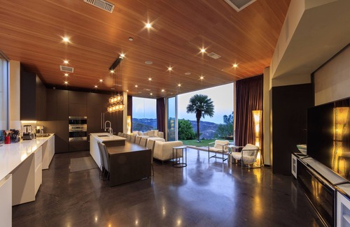 Malibu House | Malibu Playhouse with Panoramic Ocean Views!