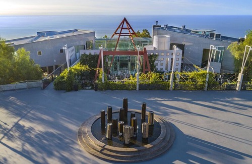 Malibu House | Malibu Playhouse with Panoramic Ocean Views!