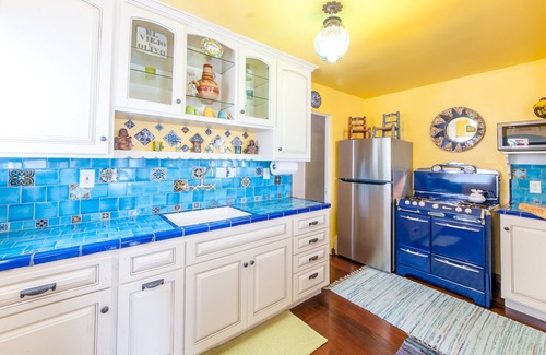 Sand Section Hotel | MANHATTAN BEACH Magical Spanish Style Cottage Steps 2 Beach