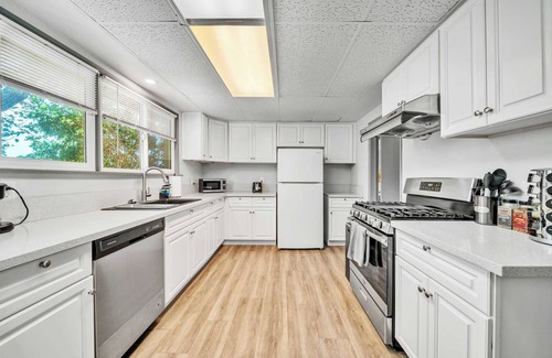 Cabazon House | @ Marbella Lane - 4BR Near Morongo Casino & Outlet | Ldry+P