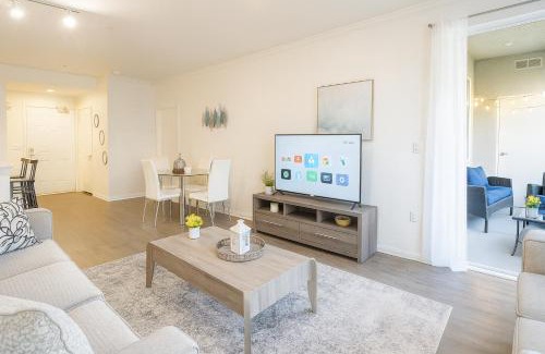 Marina del Rey Apartment | Marina del Rey Modern 2BR - Pool - Spa - Fitness