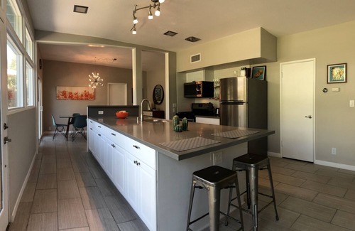 Palm Desert House | Mid Century Desert Oasis - Walk to Tennis Garden, Coachella/Stagecoach shuttle!