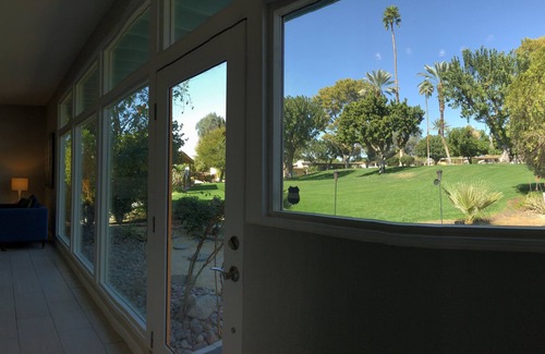 Palm Desert House | Mid Century Desert Oasis - Walk to Tennis Garden, Coachella/Stagecoach shuttle!