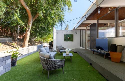 Felicita House | Mid-century Masterpiece With Pool , Spa & Bbq