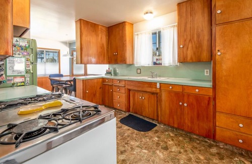 Northwest Anaheim House | Mid-Century Modern 3bd Home near SNA, Angels Stadium & Disneyland