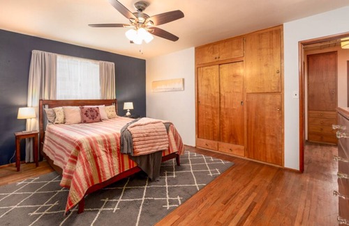 Northwest Anaheim House | Mid-Century Modern 3bd Home near SNA, Angels Stadium & Disneyland