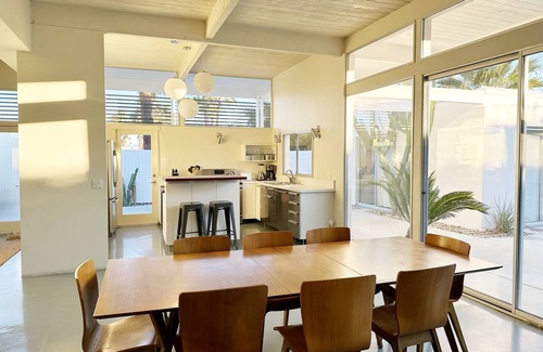 Twin Palms House | MidCentury Modern Pool Home in Twin Palms area. "Living Retro" Cover Home - Retr