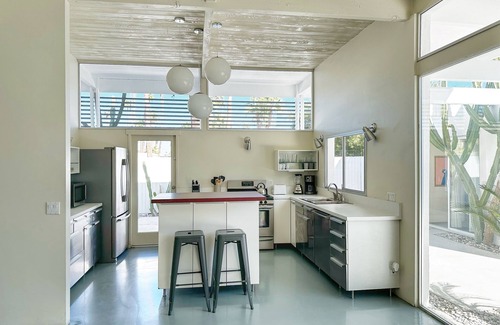 Twin Palms House | MidCentury Modern Pool Home in Twin Palms area. "Living Retro" Cover Home - Retr