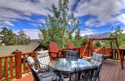 Castle Glen Estates House | Mighty Bear Manor by AvantStay Elevated Cabin w Pine Tree Views Hot Tub Pool Table