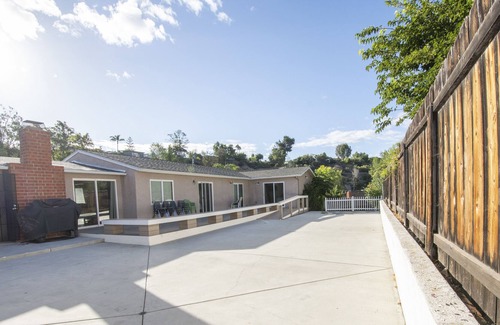 College West House | Mini Hotel but Better