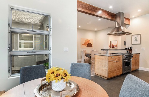 Greater Wilshire - Hancock Park House | Modern 4BR Home w/Chef's Kitchen & Yard