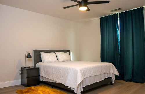 Moreno Valley House | Modern and cozy 5 bedroom/4 bathroom house
