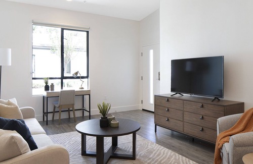 Lincoln Acres Apartment | Modern Apartment in Prime Location (ID6738X99)