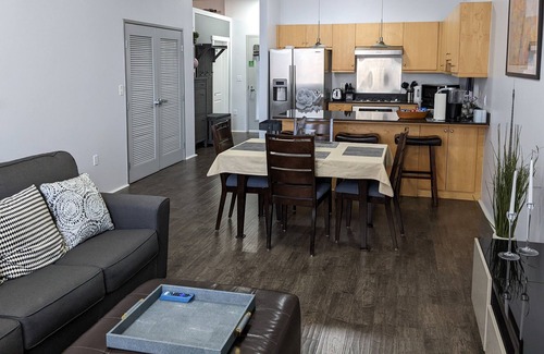 Anaheim Colony Historic District Apartment | Modern Condo downtown Anaheim Disneyland